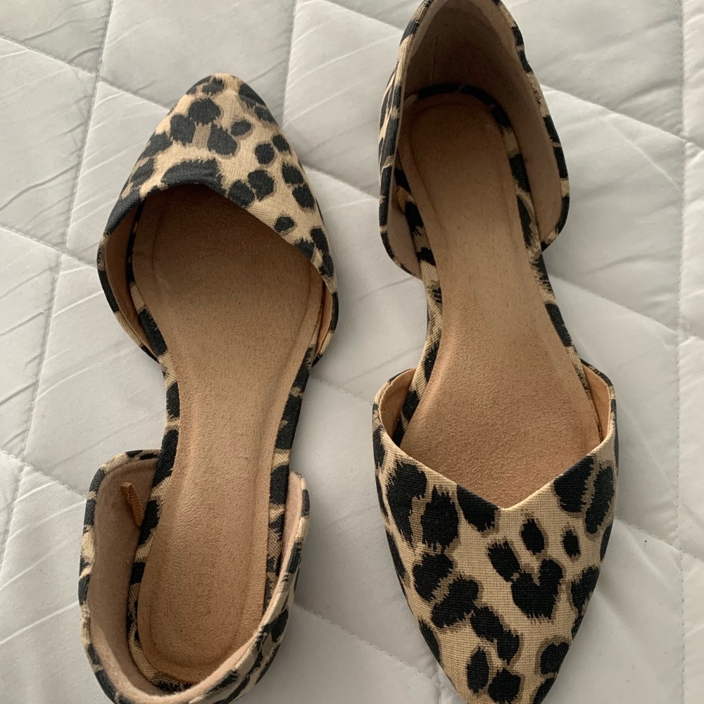 Old Navy size 7 D’orsay Flats Leopard